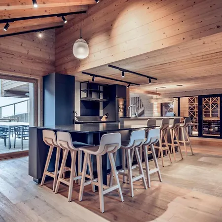 Σαλέ Crest Exclusive Chalet Retreat Heart Of Γκστάαντ